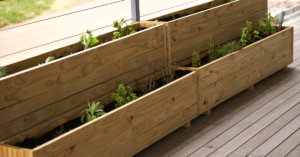 use left over pallets to make planter boxes